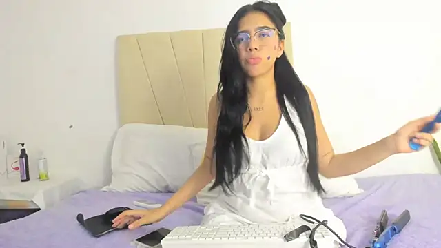 Ainoa Pink online show from October 2025 07:48:02 PM