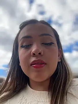 Aura Kaiser online show from November 2025 07:52:02 PM