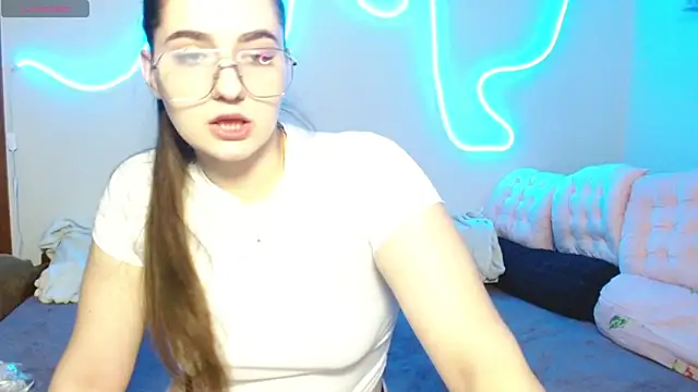 Snapshot of cutieblush chatting on October 2025 11:28:01 PM cutieblush online show from October 2025 11:28:01 PM