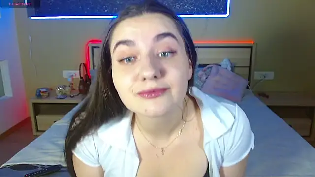 Snapshot of cutieblush chatting on October 2025 06:19:02 PM cutieblush online show from October 2025 06:19:02 PM