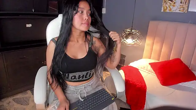 Juliieta Evans online show from October 2025 08:12:01 PM