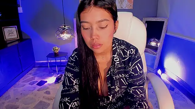 Juliieta Evans online show from October 2025 08:33:01 PM