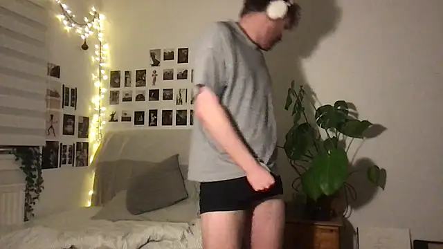 Angus80085 online show from March 2026 07:58:01 PM