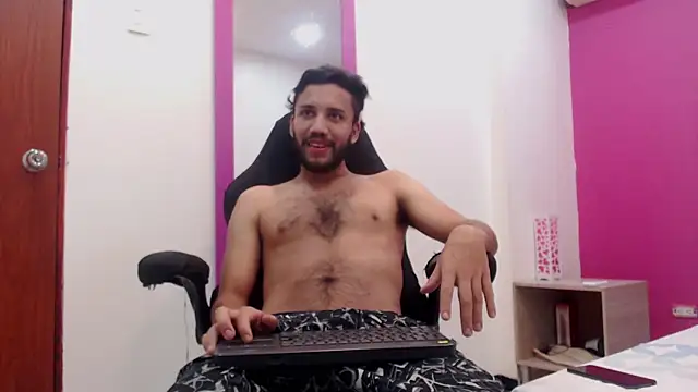 Juan FelipeX01 online show from November 2025 04:55:01 PM