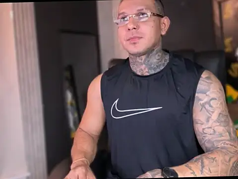 MAXIMO VEGA online show from October 2025 05:16:01 PM