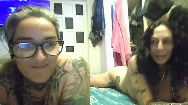 inkdhollow1 online show from June 2026 10:15:02 PM