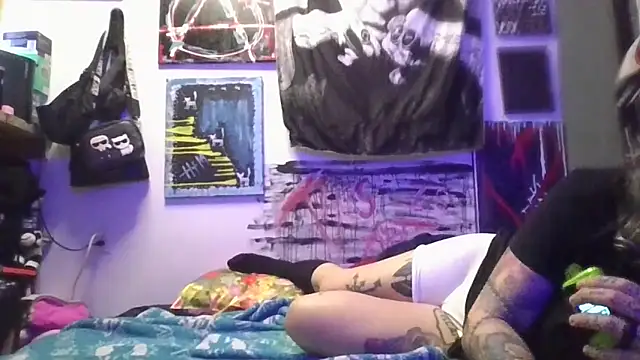 inkdhollow1 online show from April 2026 06:31:02 AM