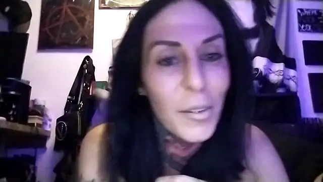 Snapshot of inkdhollow1 chatting on October 2025 04:27:01 AM inkdhollow1 online show from October 2025 04:27:01 AM