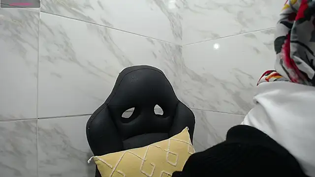 Neesha   online show from November 2025 12:16:01 PM