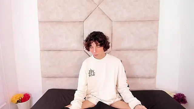 Scaarlett 22  online show from October 2025 07:15:01 PM