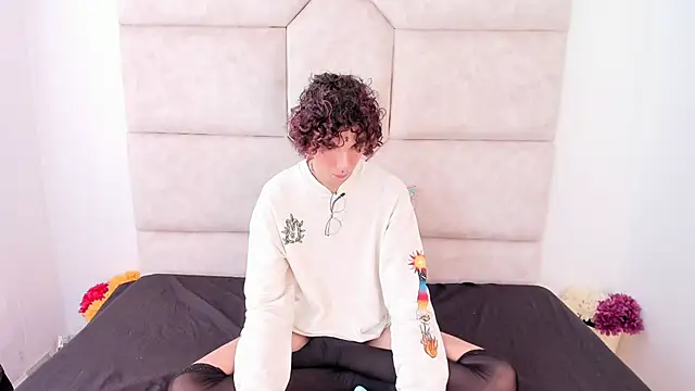 Scaarlett 22  online show from October 2025 05:26:02 PM