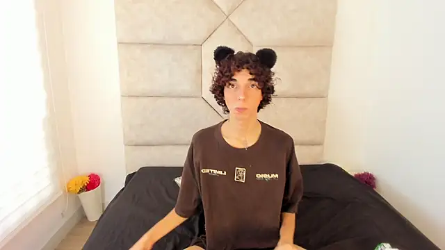 Scaarlett 22  online show from October 2025 05:36:02 PM