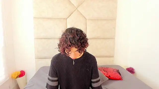 Scaarlett 22  online show from October 2025 05:25:01 PM