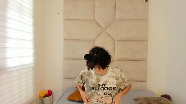 Scaarlett 22  online show from October 2025 05:49:01 PM