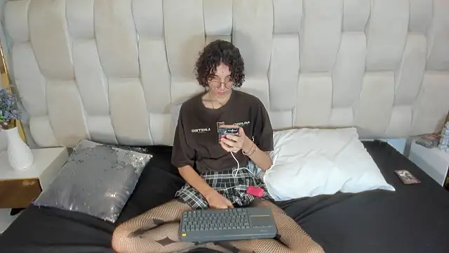 Scaarlett 22  online show from February 2026 04:11:02 AM