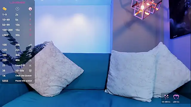 Snapshot of VenusCooper chatting on February 2026 08:11:02 PM VenusCooper online show from February 2026 08:11:02 PM