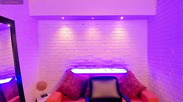 VenusCooper online show from November 2025 07:28:01 PM