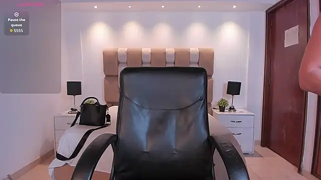 VenusCooper online show from April 2026 07:31:01 PM