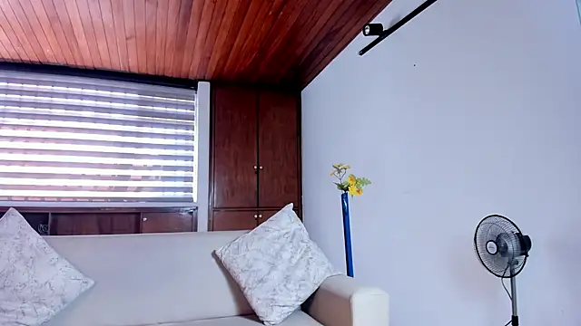 Snapshot of VenusCooper chatting on January 2026 07:28:02 PM VenusCooper online show from January 2026 07:28:02 PM