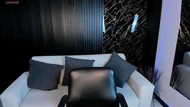 VenusCooper online show from November 2025 06:44:02 PM