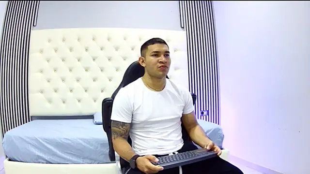 venedic bull online show from October 2025 08:19:01 PM