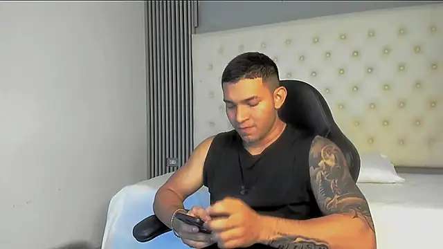 venedic bull online show from November 2025 04:29:02 AM