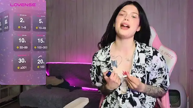 Snapshot of Kimi-Roxy chatting on October 2025 05:24:01 PM Kimi-Roxy online show from October 2025 05:24:01 PM