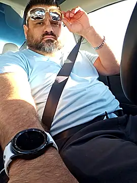 Roddog18 online show from June 2026 01:10:01 AM