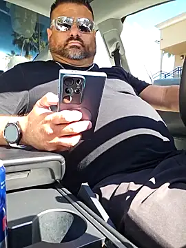 Roddog18 online show from April 2026 10:37:02 PM