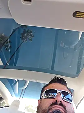 Snapshot of Roddog18 chatting on October 2025 09:33:02 PM Roddog18 online show from October 2025 09:33:02 PM