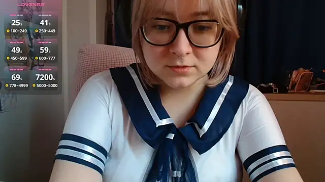 LolaWEI online show from October 2025 07:27:01 AM