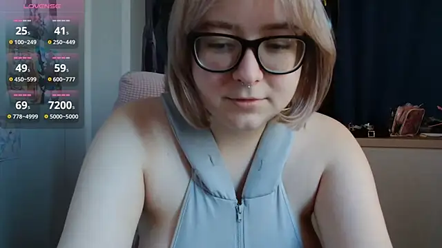 LolaWEI online show from October 2025 07:16:01 AM