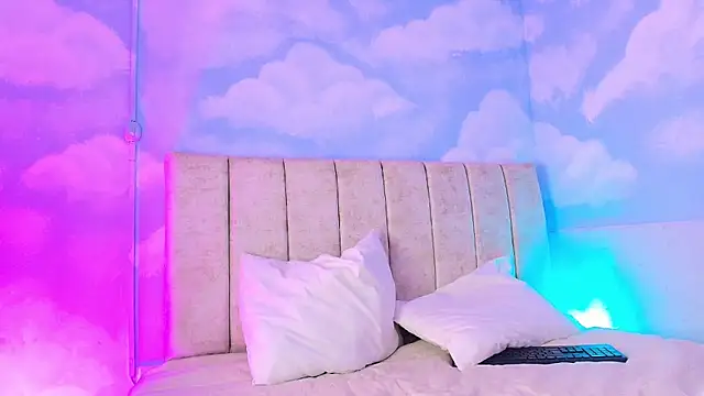 Nikolbrice online show from April 2026 02:05:01 AM