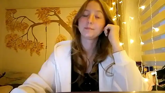Snapshot of CarynFlaryn chatting on October 2025 04:13:01 AM CarynFlaryn online show from October 2025 04:13:01 AM