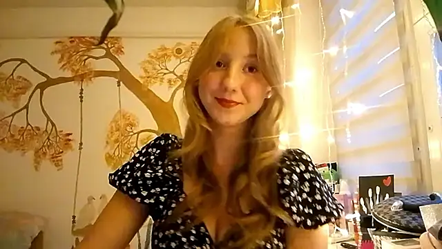Snapshot of CarynFlaryn chatting on October 2025 04:33:01 AM CarynFlaryn online show from October 2025 04:33:01 AM