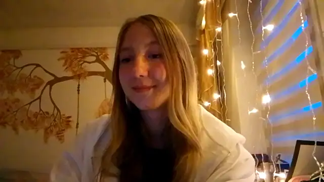 Snapshot of CarynFlaryn chatting on October 2025 04:13:02 AM CarynFlaryn online show from October 2025 04:13:02 AM