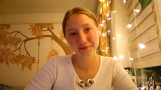 Snapshot of CarynFlaryn chatting on October 2025 03:06:02 AM CarynFlaryn online show from October 2025 03:06:02 AM