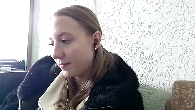 Snapshot of CarynFlaryn chatting on October 2025 09:12:02 AM CarynFlaryn online show from October 2025 09:12:02 AM