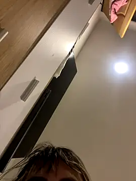 Zoe riivas online show from October 2025 10:25:02 AM