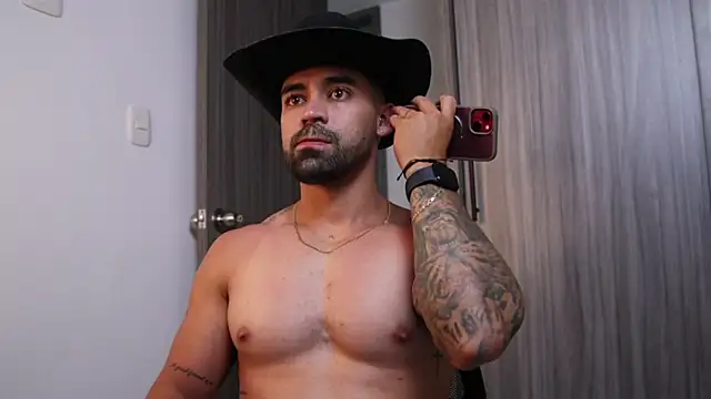 Snapshot of SOY_MIKE chatting on December 2025 08:21:01 PM SOY MIKE online show from December 2025 08:21:01 PM