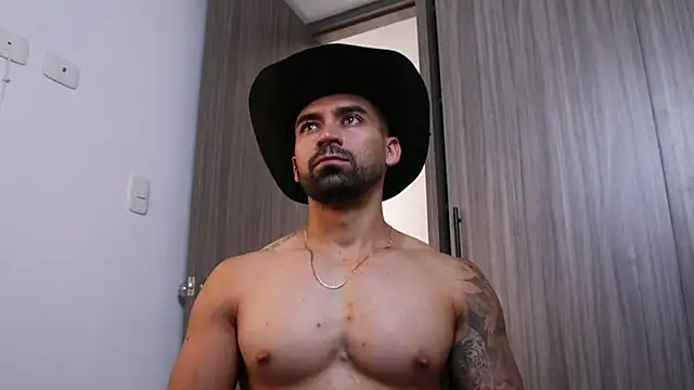 Snapshot of SOY_MIKE chatting on November 2025 01:00:02 PM SOY MIKE online show from November 2025 01:00:02 PM