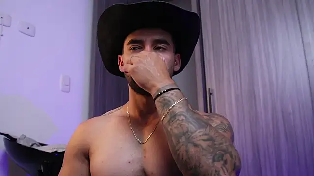 Snapshot of SOY_MIKE chatting on November 2025 11:10:01 AM SOY MIKE online show from November 2025 11:10:01 AM