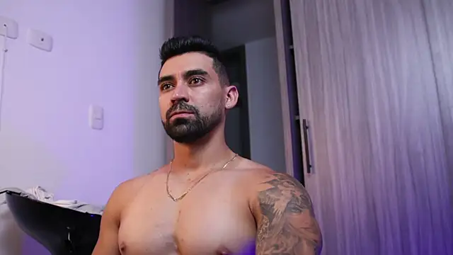 Snapshot of SOY_MIKE chatting on December 2025 01:45:01 AM SOY MIKE online show from December 2025 01:45:01 AM