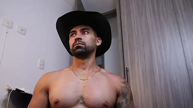 Snapshot of SOY_MIKE chatting on December 2025 02:05:02 PM SOY MIKE online show from December 2025 02:05:02 PM