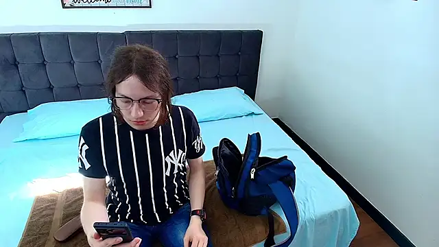 SnowyX  online show from October 2025 08:31:01 PM