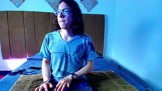 SnowyX  online show from October 2025 07:47:01 PM