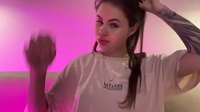 Snapshot of AlmaryKim chatting on November 2025 09:18:01 PM AlmaryKim online show from November 2025 09:18:01 PM