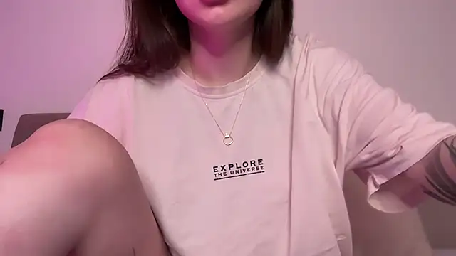 AlmaryKim online show from November 2025 08:08:01 PM