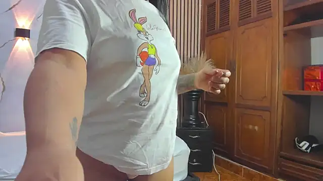 LucyAndBella online show from February 2026 10:38:01 PM