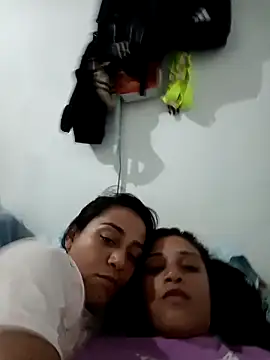 LucyAndBella online show from April 2026 03:57:02 AM